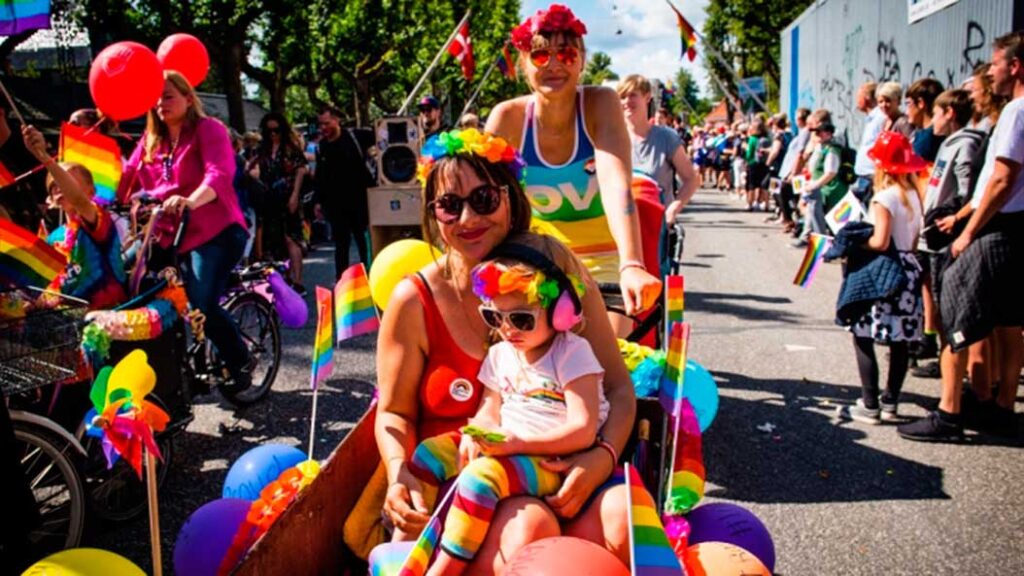 Rokade Pride i Holbæk – En farverig og mangfoldig byfest.