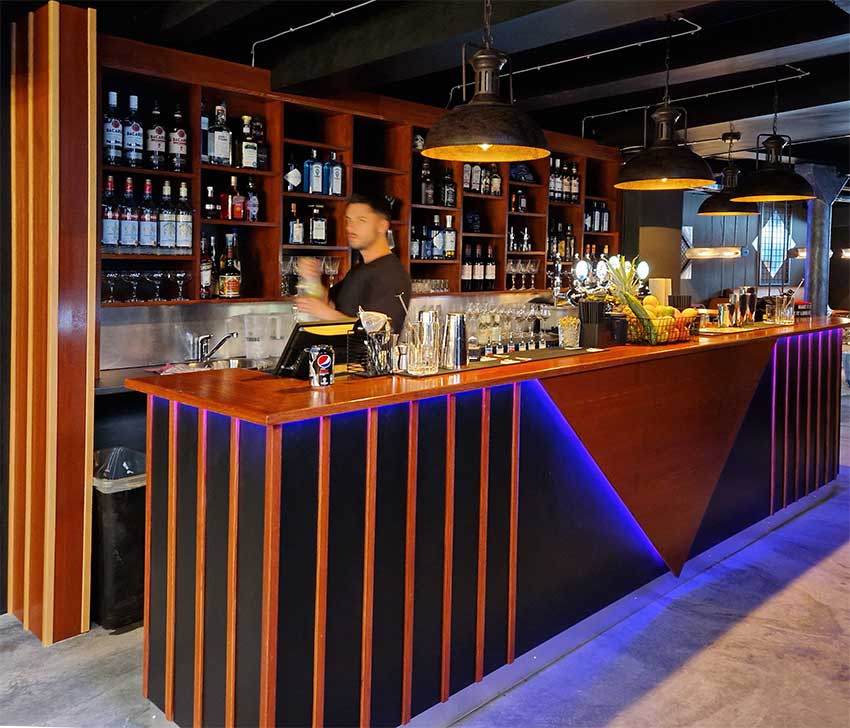 BAR 6 Københavns nye LGBT+ bar Out & About