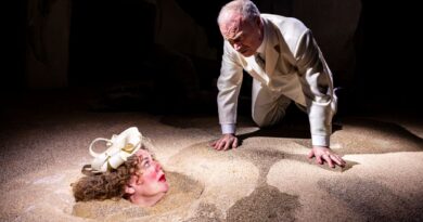 En storaktuel stemme, der nægter at holde kæft.