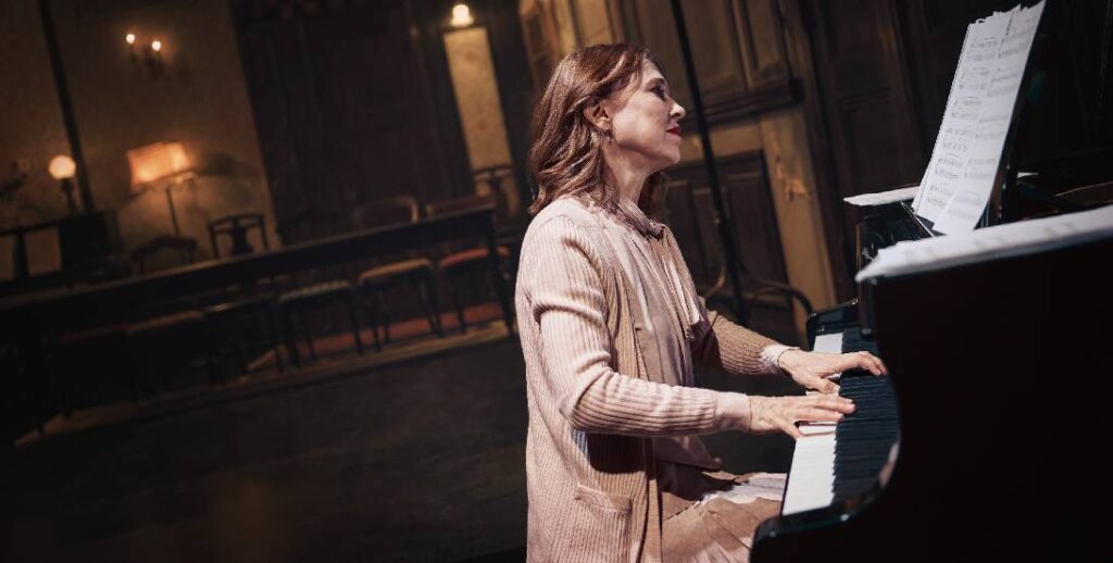 Musikalsk stjernestøv giver sjæl til ujævn Annas Sang