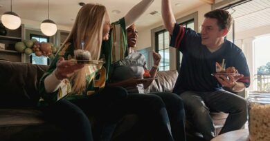 Sådan Arrangerer Du en Watch Party til Årets Største Sportskampe