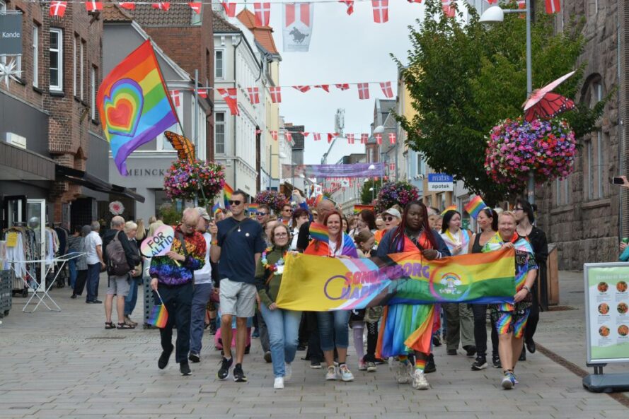 Sønderborg Pride 26 – en hyldest til kærlighed og frihed for alle. Se billederne.