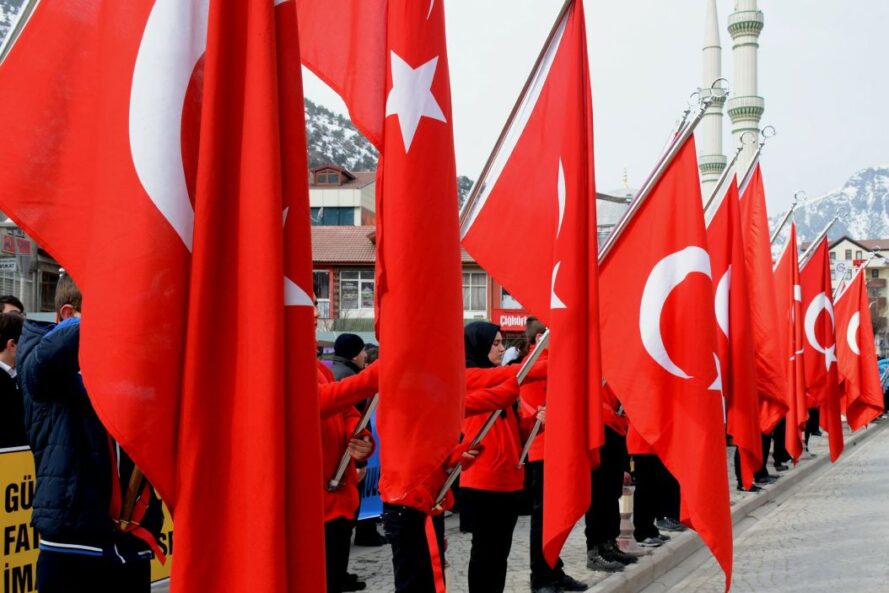 Tyrkisk politi slår til mod LGBT-miljøet: Razziaer og digital censur ryster Istanbul og Ankara.