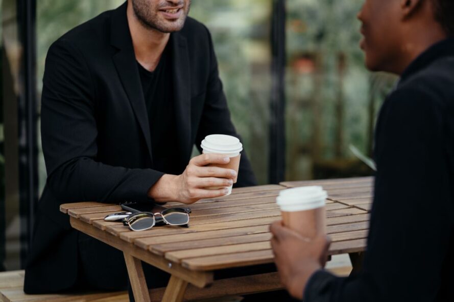 En date, en kaffe og 99 kilometer hjem