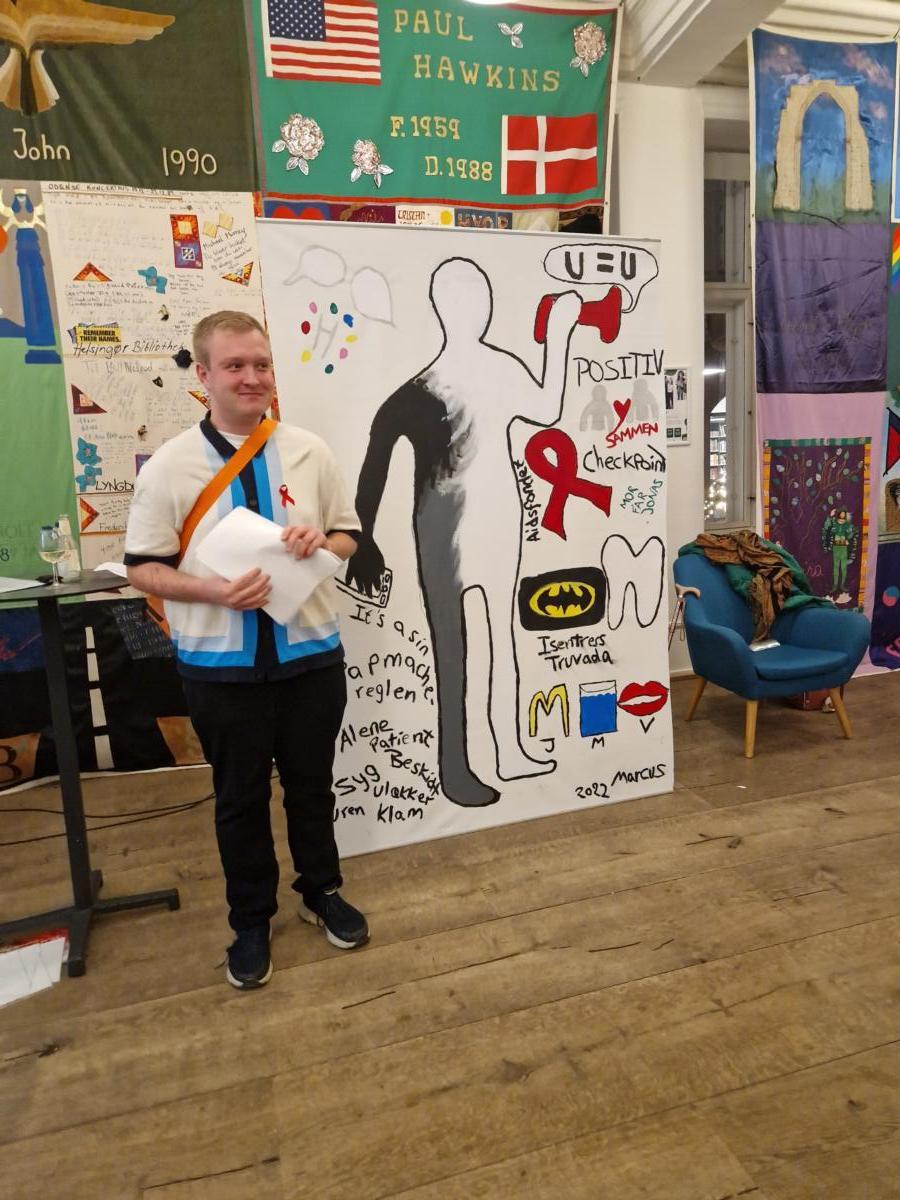 Unge fra AIDS-Fondets ungegruppe fortæller om deres egen personlige bodymap.Foto: Bert Svalebølle