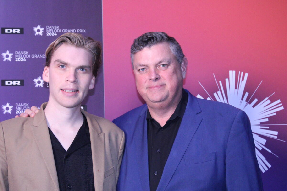 Socialdemokraternes Mogens Jensen havde kæresten Marcus Hjortshøy med til årets danske Grand Prix brag.Foto: Liza Petersen